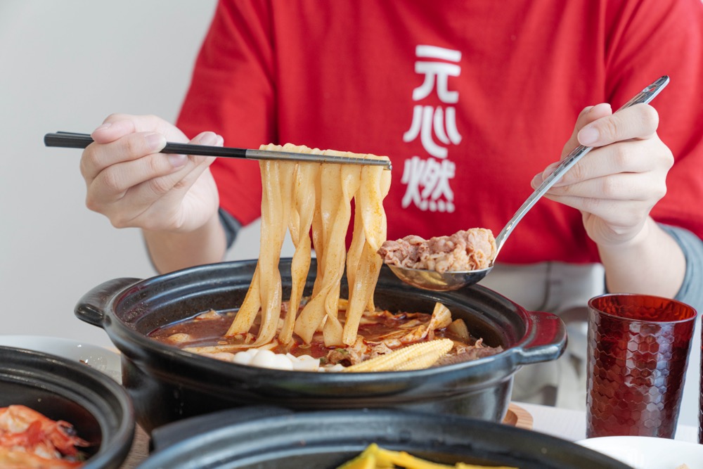 元心燃麻辣堂，台北國父紀念館站美食，平價版的海底撈，一個人也可以吃的麻辣鍋