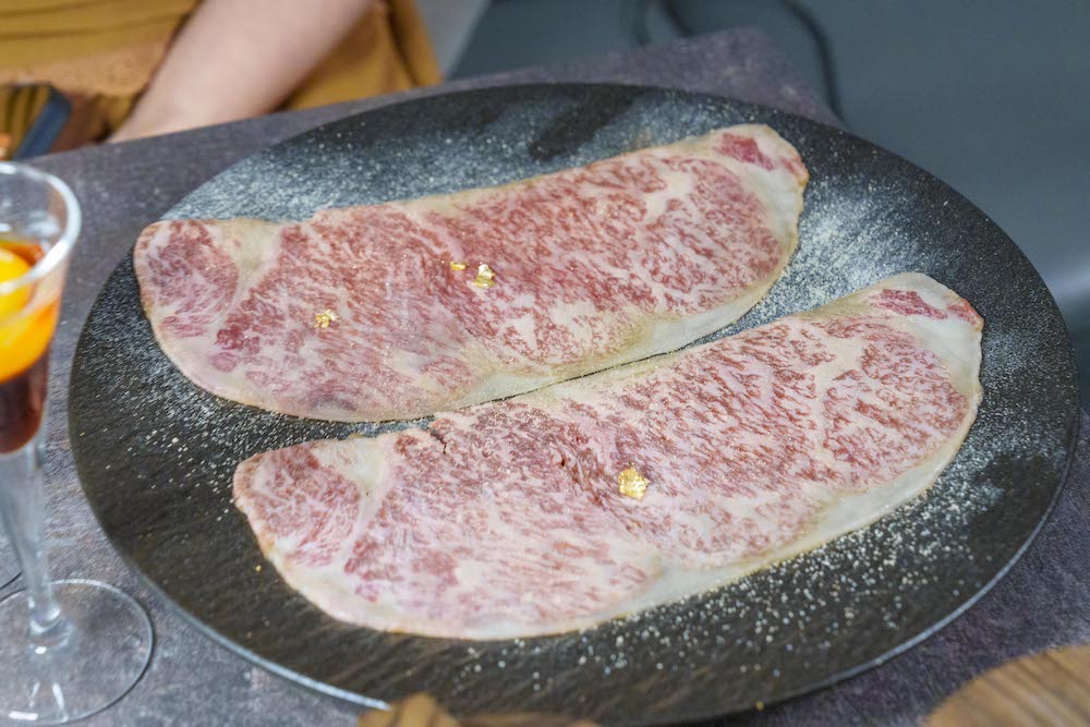 台中無菜單燒肉 春間艸艸｜超高CP值 $1680可以吃日本空運海膽、帝王蟹、日本A5和牛！