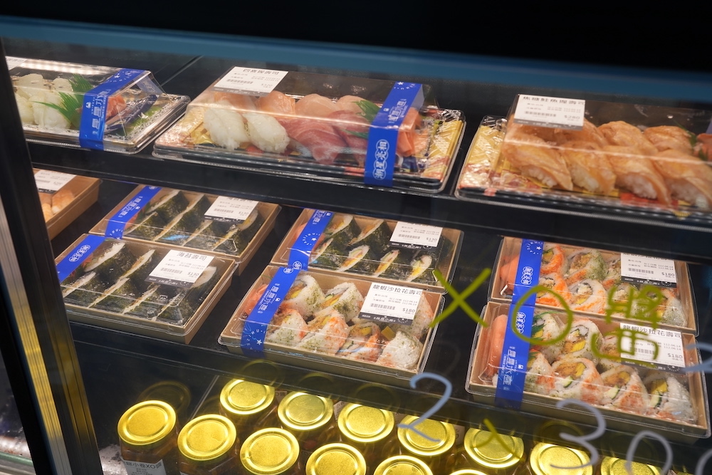 桃園美食 星星水產｜豪華又新鮮的活體水產超市 代客料理「龍蝦、生蠔、海膽」想吃什麼自己挑！