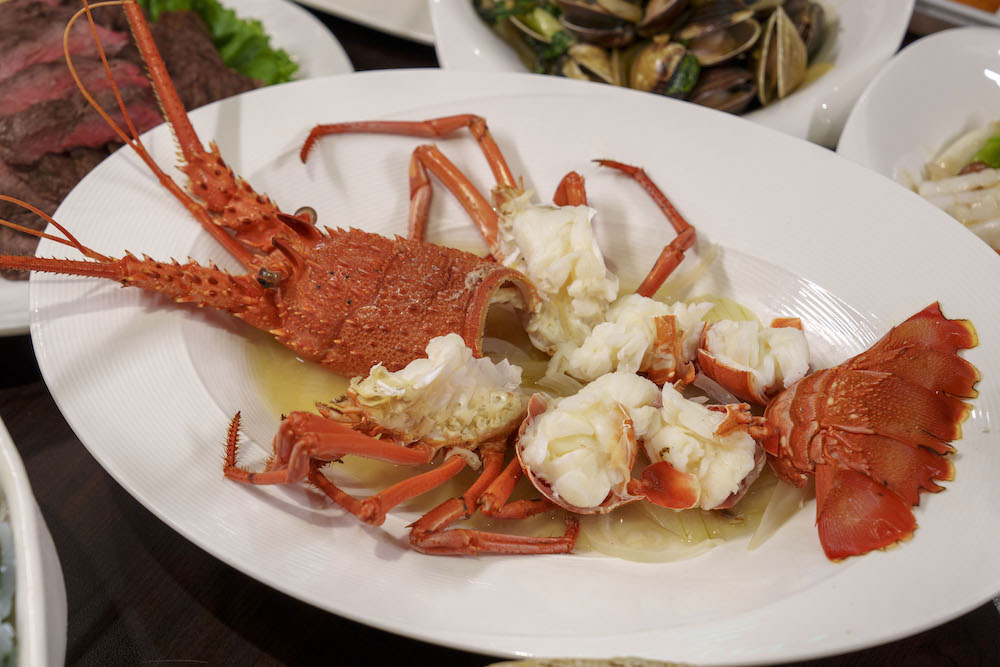 桃園美食 星星水產｜豪華又新鮮的活體水產超市 代客料理「龍蝦、生蠔、海膽」想吃什麼自己挑！