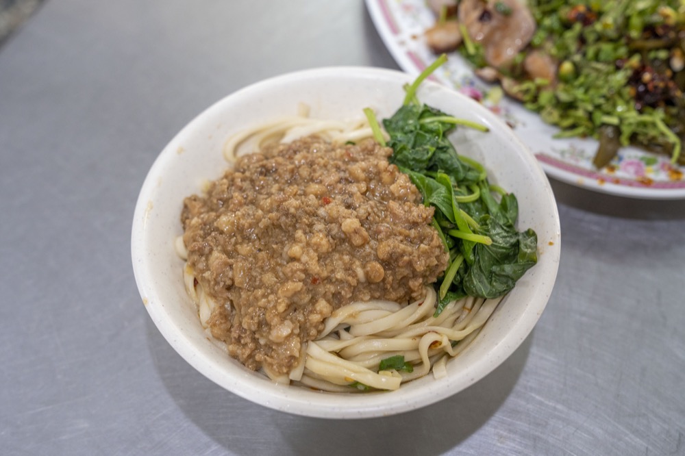 宜蘭隱藏版美食　在地人推薦！必點皮蛋豆腐與滷味