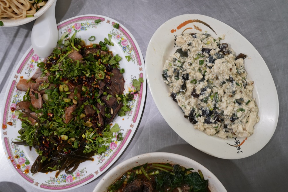 宜蘭隱藏版美食　在地人推薦！必點皮蛋豆腐與滷味