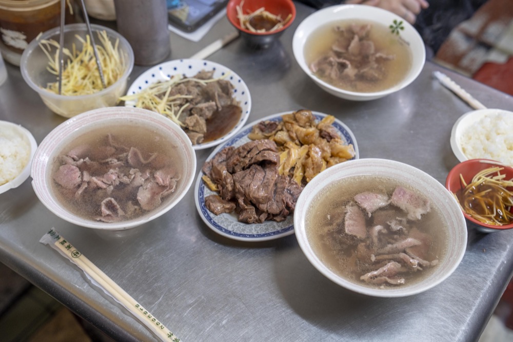 台南牛肉湯推薦｜臺南人私藏牛肉湯名單　灣裡市場牛肉湯　生意太好我自己也會吃不到