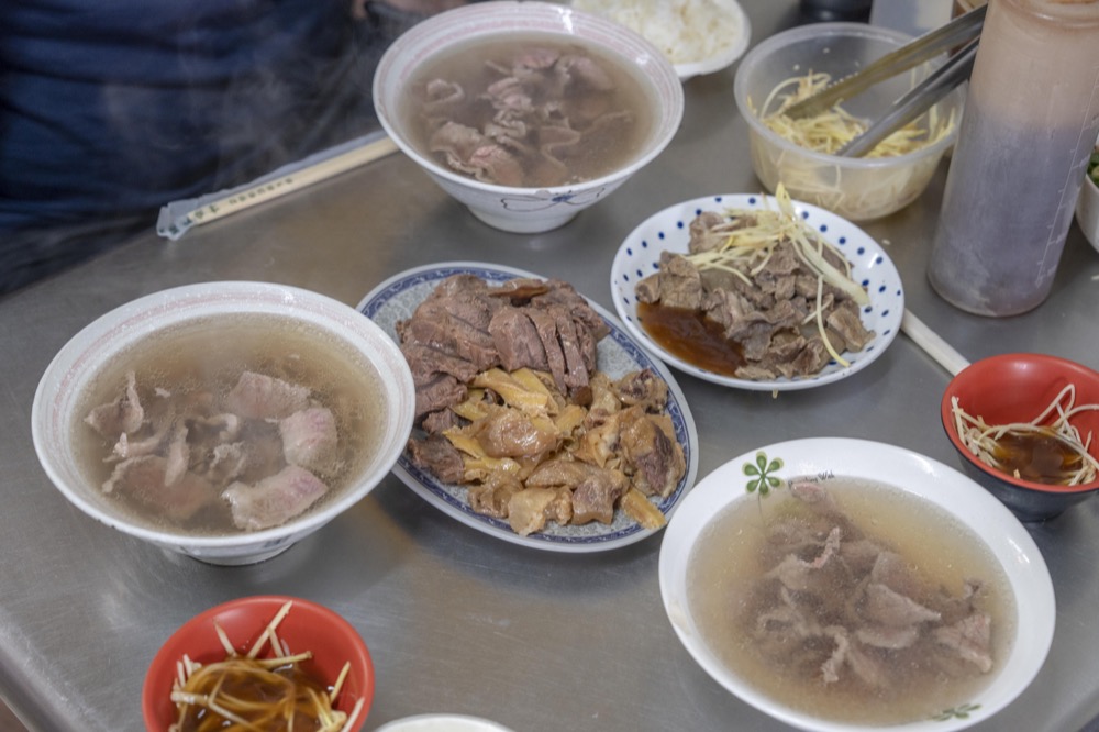 台南牛肉湯推薦｜臺南人私藏牛肉湯名單　灣裡市場牛肉湯　生意太好我自己也會吃不到