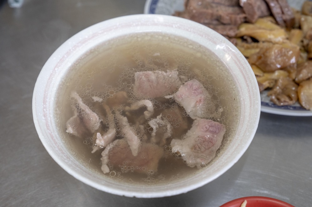 台南牛肉湯推薦｜臺南人私藏牛肉湯名單　灣裡市場牛肉湯　生意太好我自己也會吃不到
