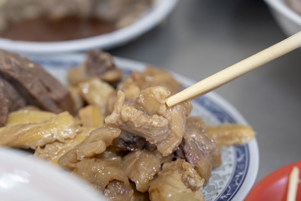 台南牛肉湯推薦｜臺南人私藏牛肉湯名單　灣裡市場牛肉湯　生意太好我自己也會吃不到