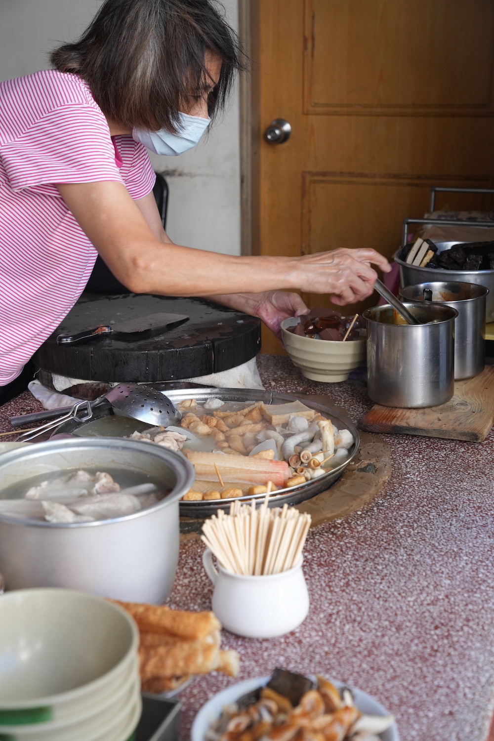 基隆美食 三坑菜頭滷｜基隆在地隱藏美食「台式關東煮」　「菜頭、吉古拉、豬雜」想吃什麼自己夾！