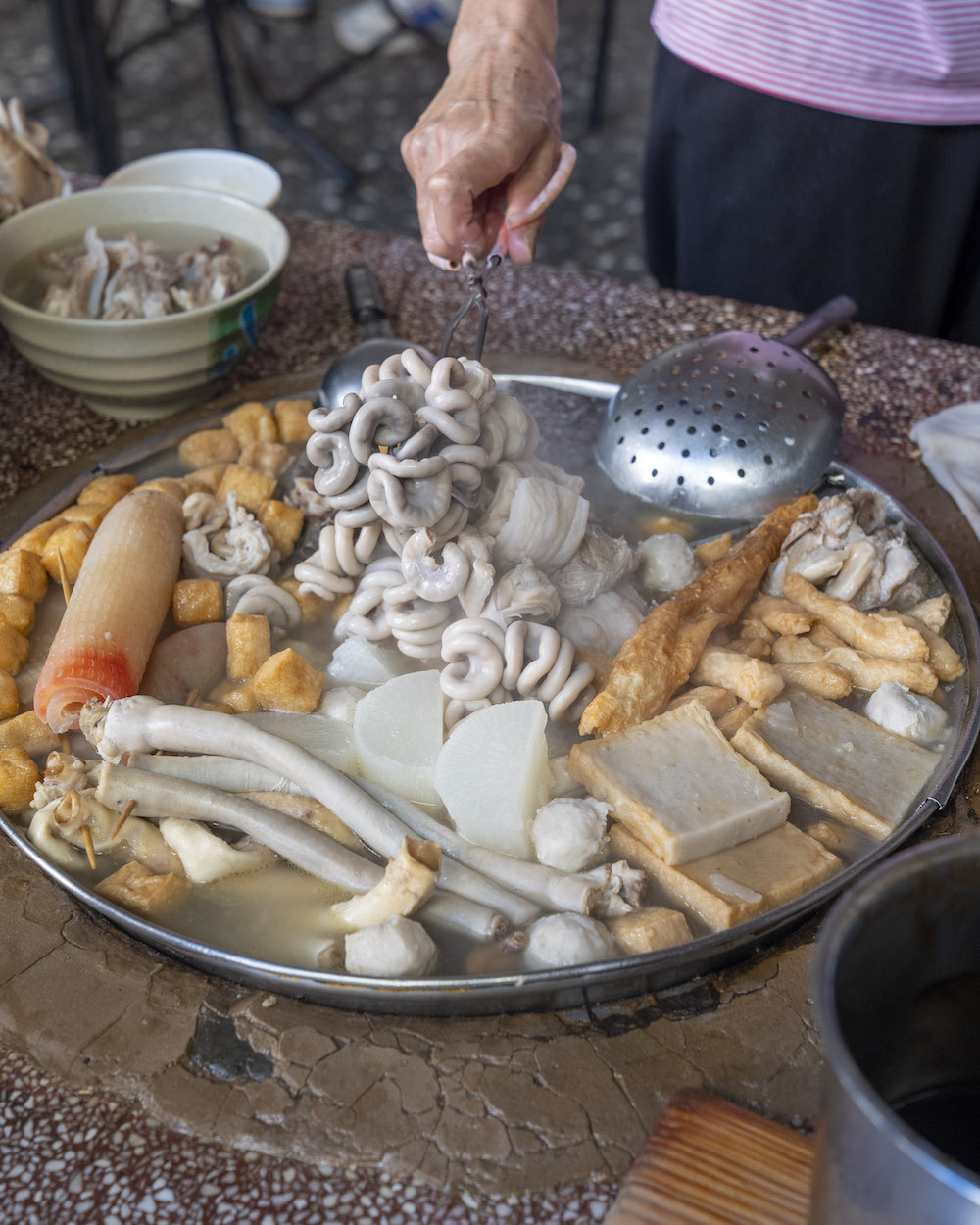 基隆美食 三坑菜頭滷｜基隆在地隱藏美食「台式關東煮」　「菜頭、吉古拉、豬雜」想吃什麼自己夾！