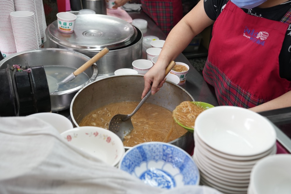 板橋美食－油庫口蚵仔麵線+炭烤香腸