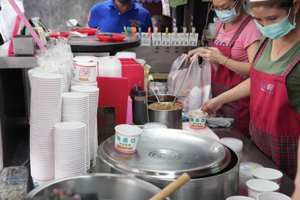 板橋美食－油庫口蚵仔麵線+炭烤香腸