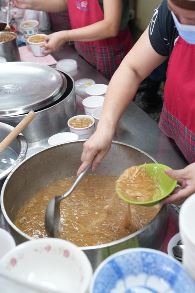 板橋美食－油庫口蚵仔麵線+炭烤香腸