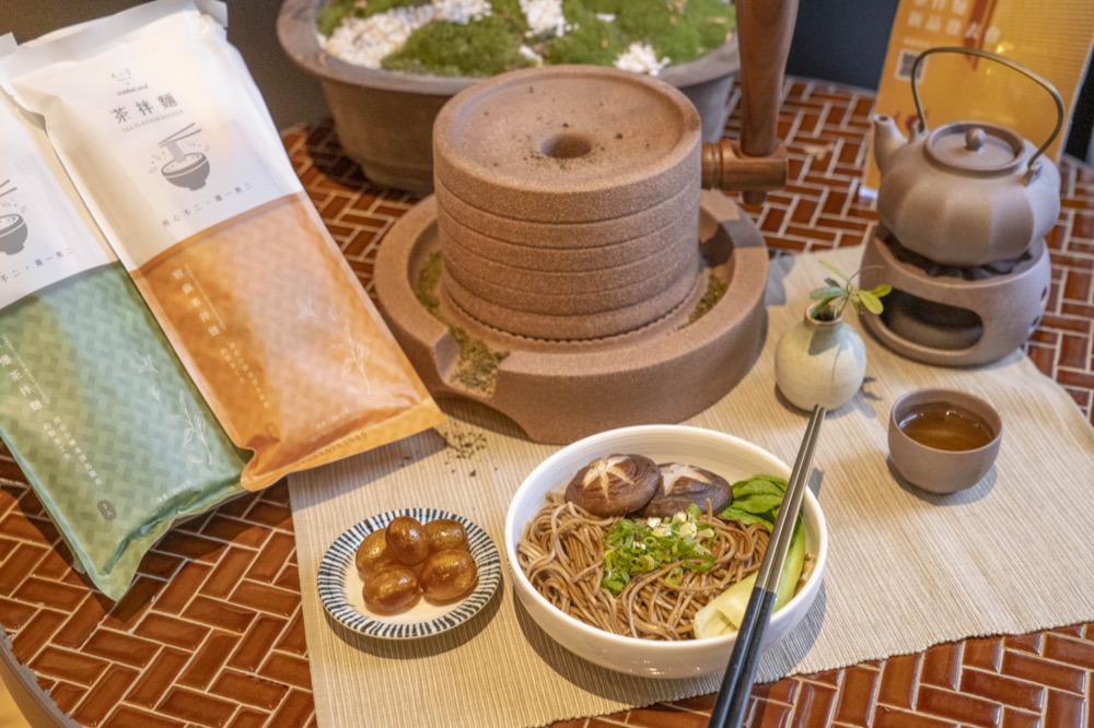 宅配美食｜烏龍茶變麵條！「經典蔥爆茶拌麵、辛辣椒麻茶拌麵」每口吃得到清爽茶香｜美食