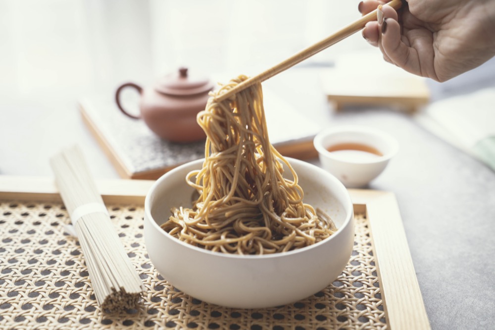 宅配美食｜烏龍茶變麵條！「經典蔥爆茶拌麵、辛辣椒麻茶拌麵」每口吃得到清爽茶香｜美食