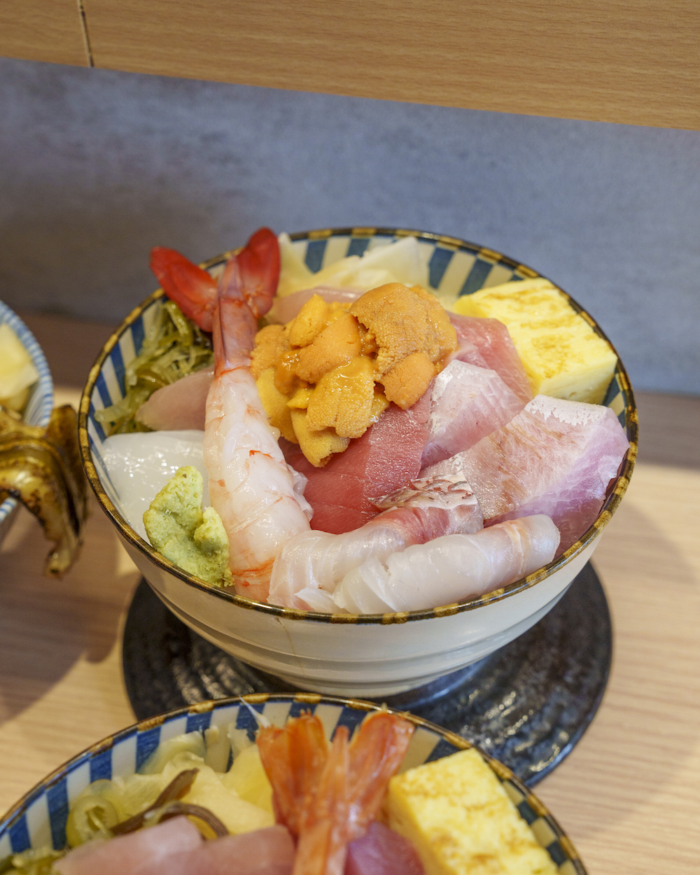 台北美食　旨丼生魚片丼飯｜中山站巷弄排隊美食「旨丼」　秒殺生魚片丼飯「CP值高到逆天」！