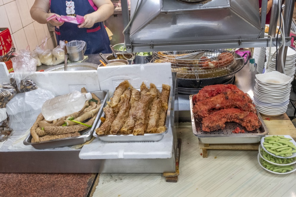 板橋香菇肉粥，環狀線板新站美食，在地超夯的人氣宵夜