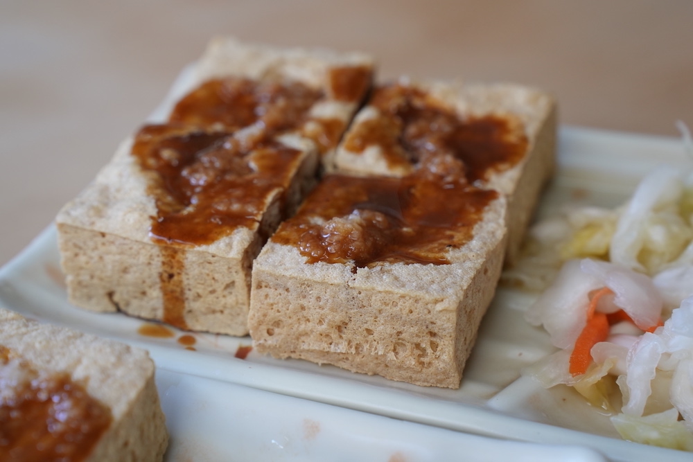 羅東在地人都愛的「脆皮臭豆腐」外酥內軟　每日限量「起酥堡臭豆腐」口感好新奇！