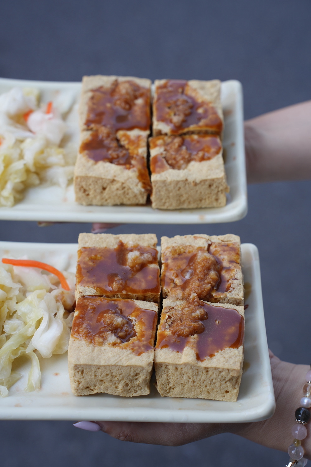 羅東在地人都愛的「脆皮臭豆腐」外酥內軟　每日限量「起酥堡臭豆腐」口感好新奇！