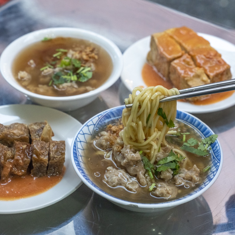  美食／宜蘭羅東美食 市場口大頭肉焿｜羅東車站旁老字號經典「肉焿湯」！