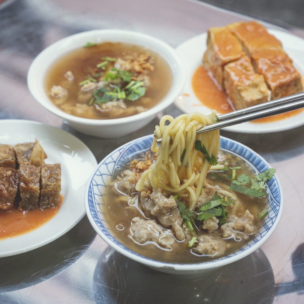  美食／宜蘭羅東美食 市場口大頭肉焿｜羅東車站旁老字號經典「肉焿湯」！