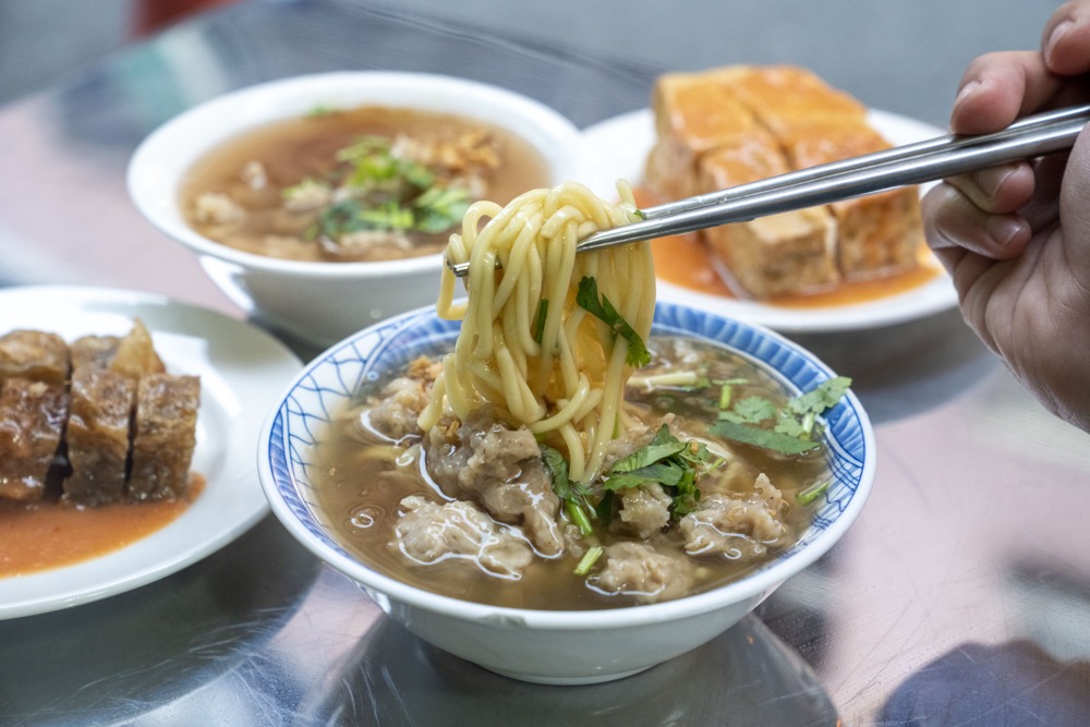  美食／宜蘭羅東美食 市場口大頭肉焿｜羅東車站旁老字號經典「肉焿湯」！