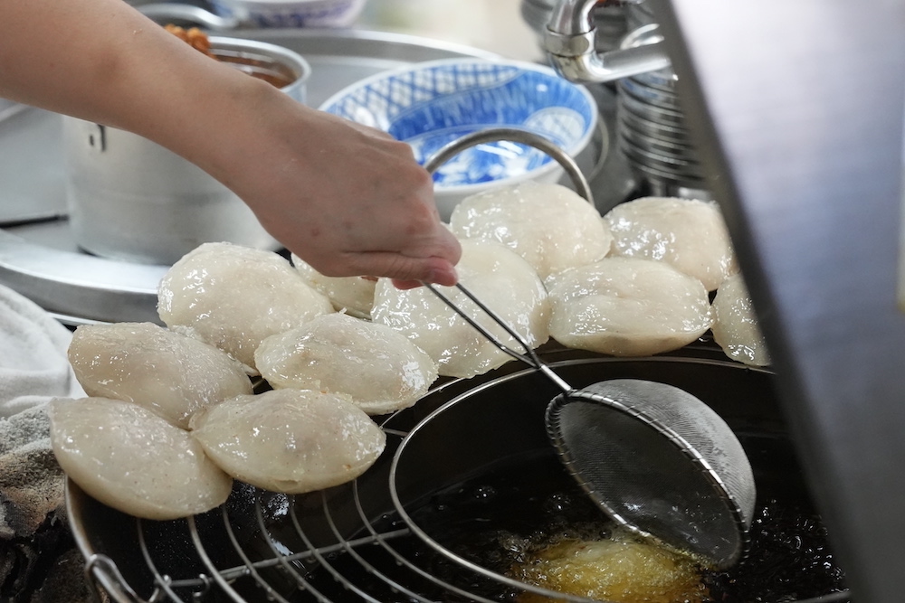 餛飩祖師 海鋒肉圓｜名字特別卻沒有招牌的低調銅板美食｜清水必吃脆皮肉圓