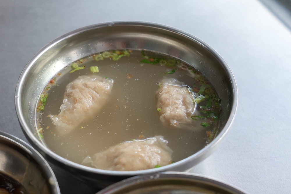 餛飩祖師 海鋒肉圓｜名字特別卻沒有招牌的低調銅板美食｜清水必吃脆皮肉圓