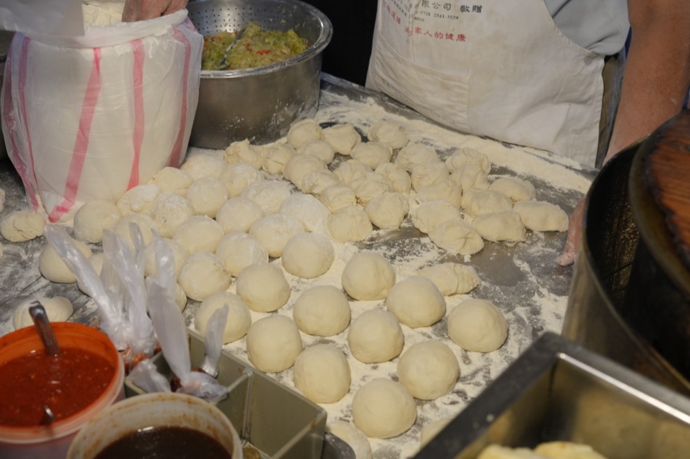 饒河夜市美食　一出爐馬上就會被秒殺的生煎包