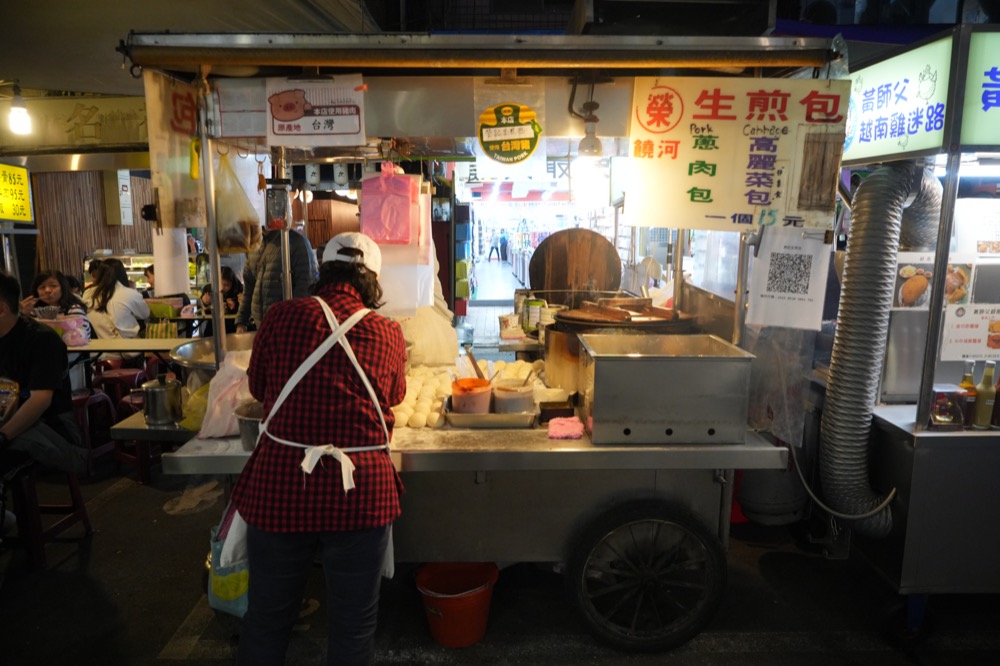 饒河夜市美食　一出爐馬上就會被秒殺的生煎包