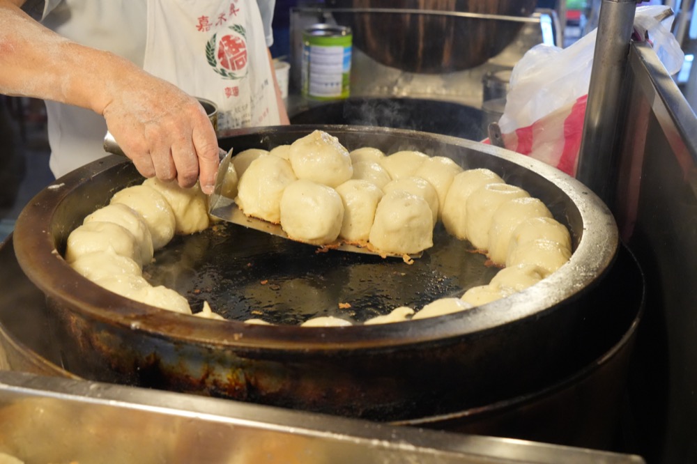 饒河夜市美食　一出爐馬上就會被秒殺的生煎包