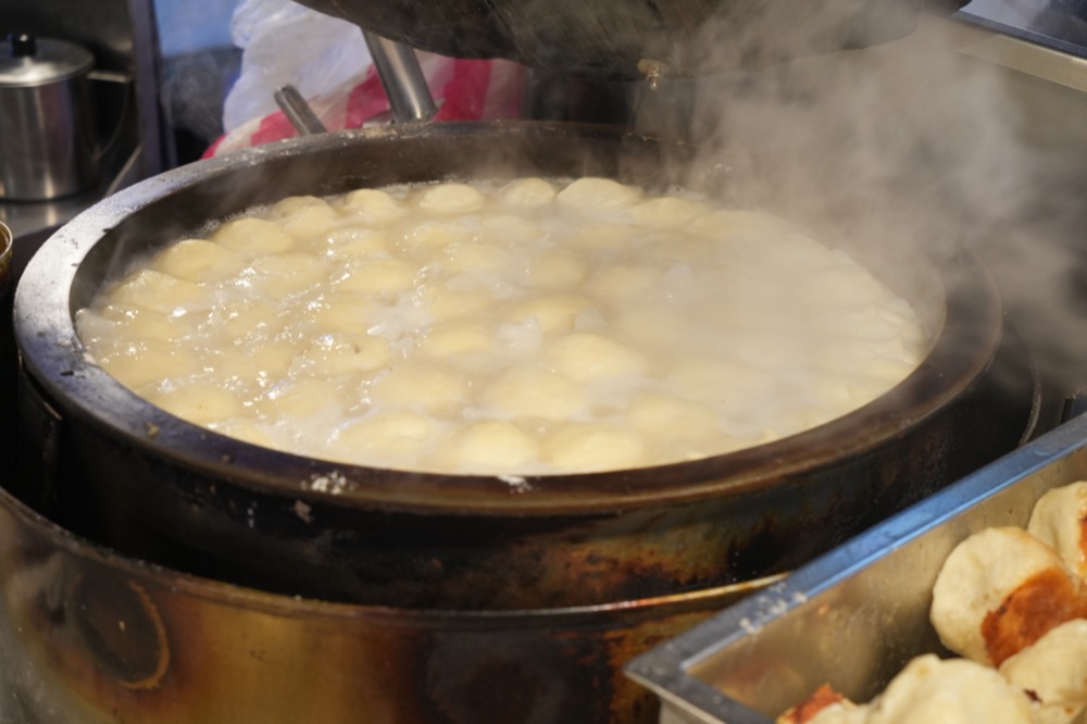 饒河夜市美食　一出爐馬上就會被秒殺的生煎包