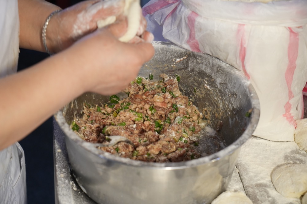 饒河夜市美食　一出爐馬上就會被秒殺的生煎包